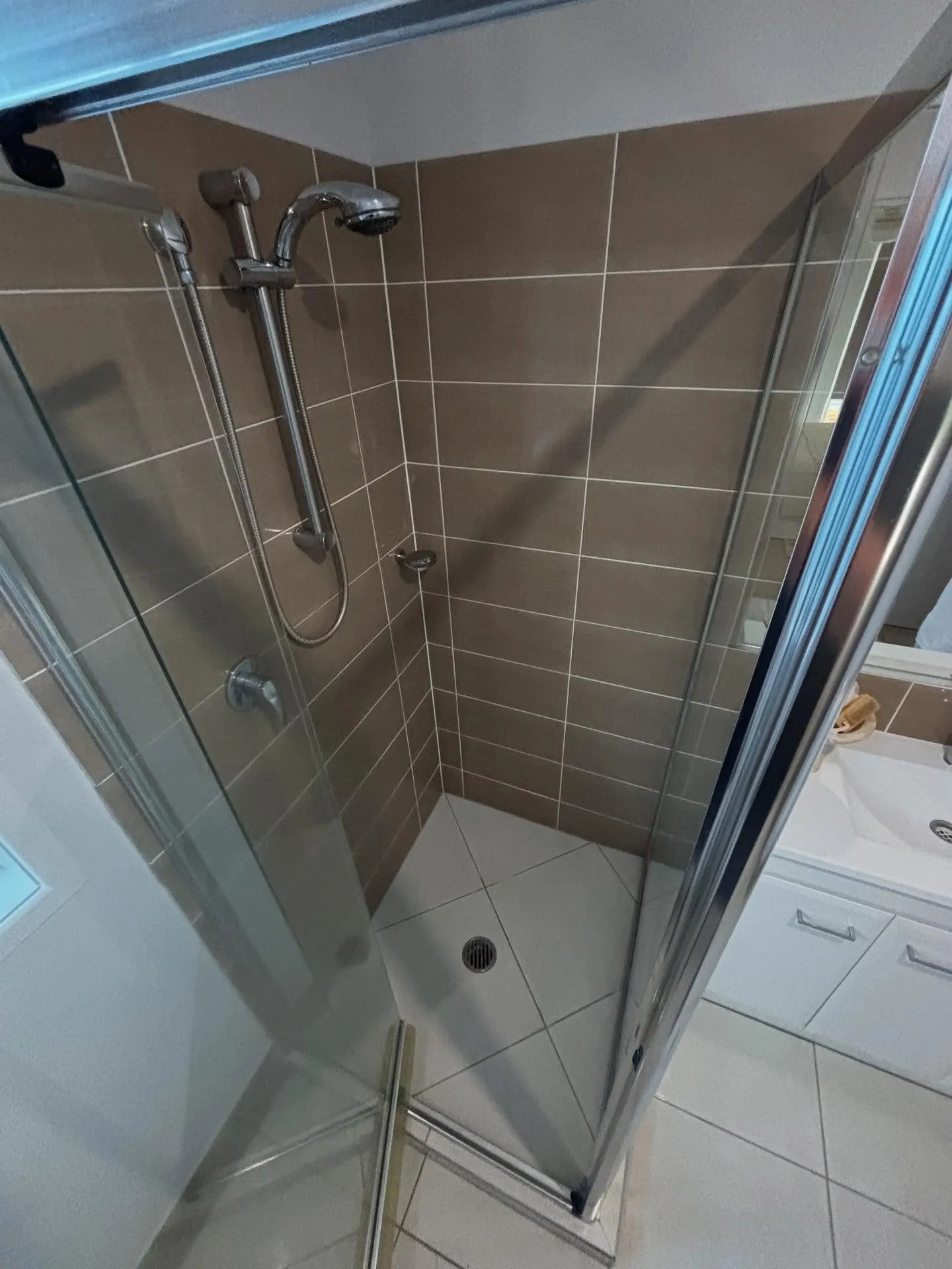 Bathroom & shower